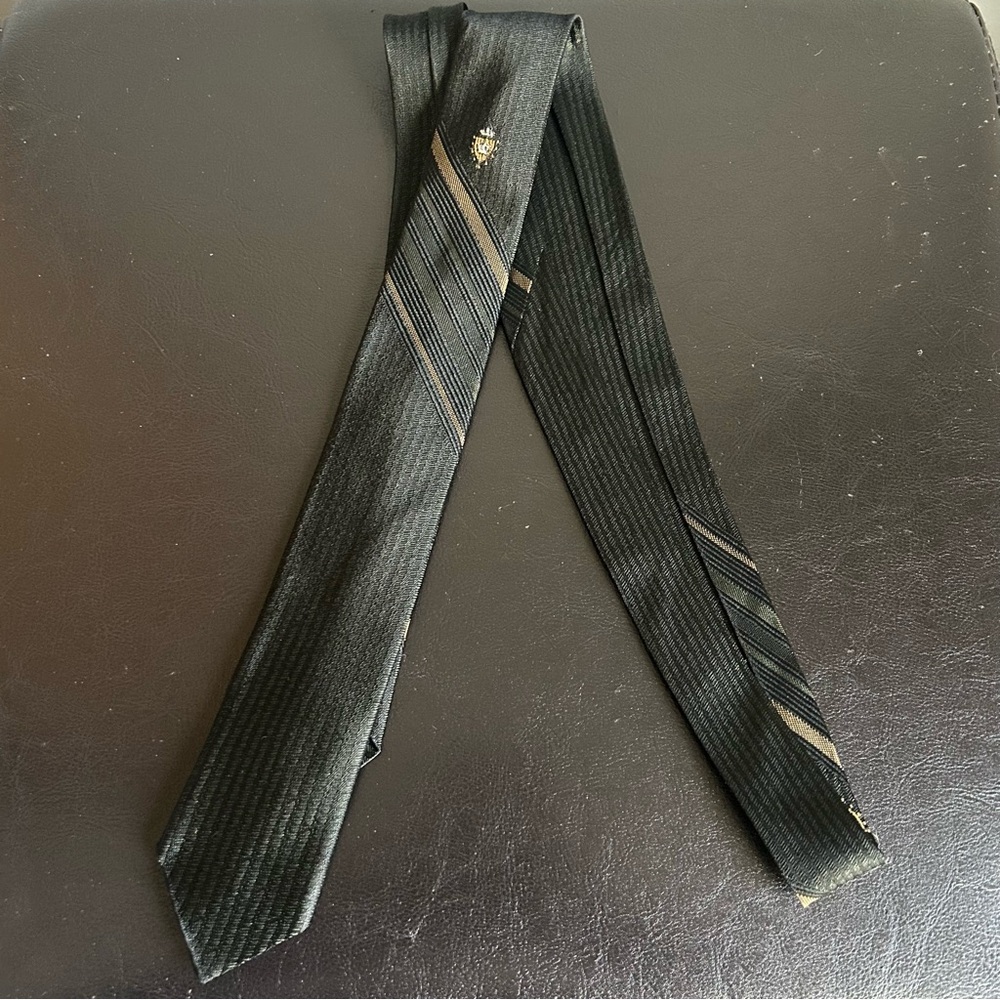 Todd by Abbex Black with Gold Stripes Vintage Slim Necktie